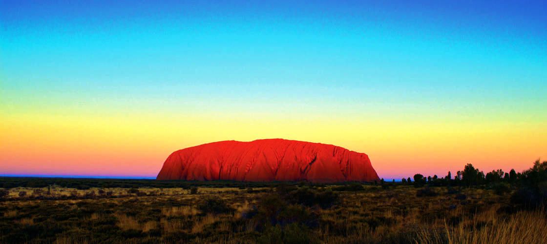 tararua | Taking a Guided Walk Around the Base of Uluru