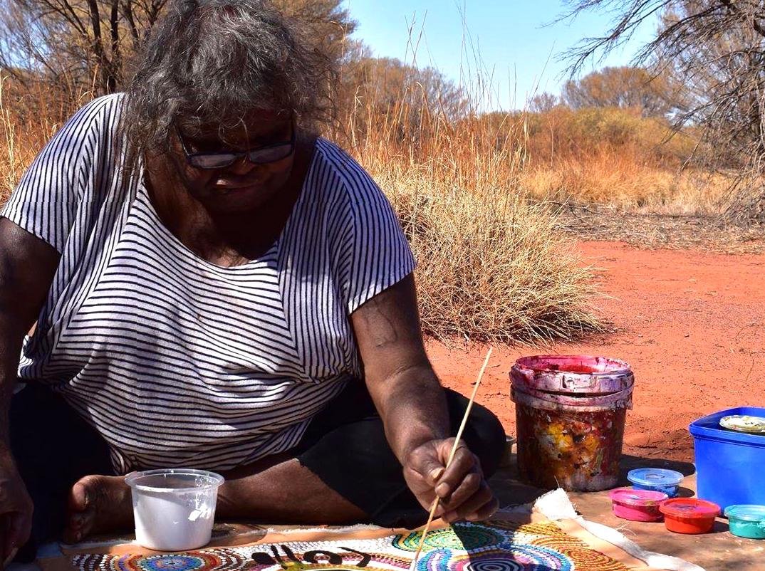 tararua | Visiting Walkatjara Art Uluru: Authentic Aboriginal Art