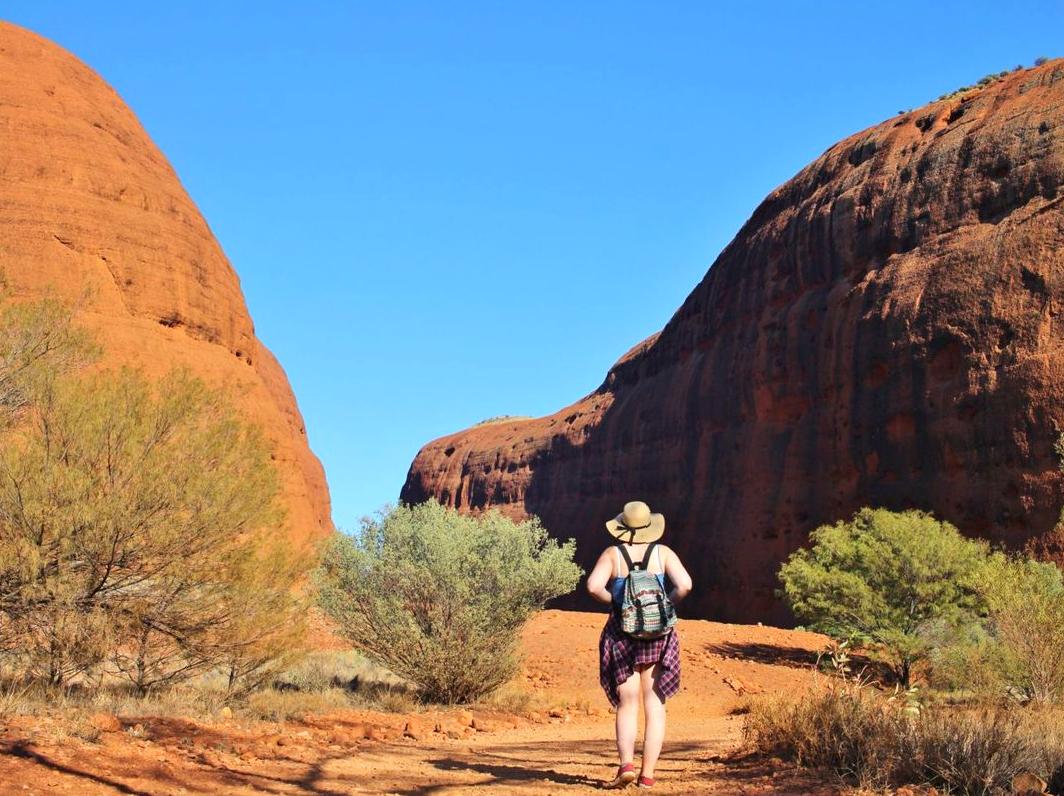 tararua | Taking a Guided Walk Around the Base of Uluru